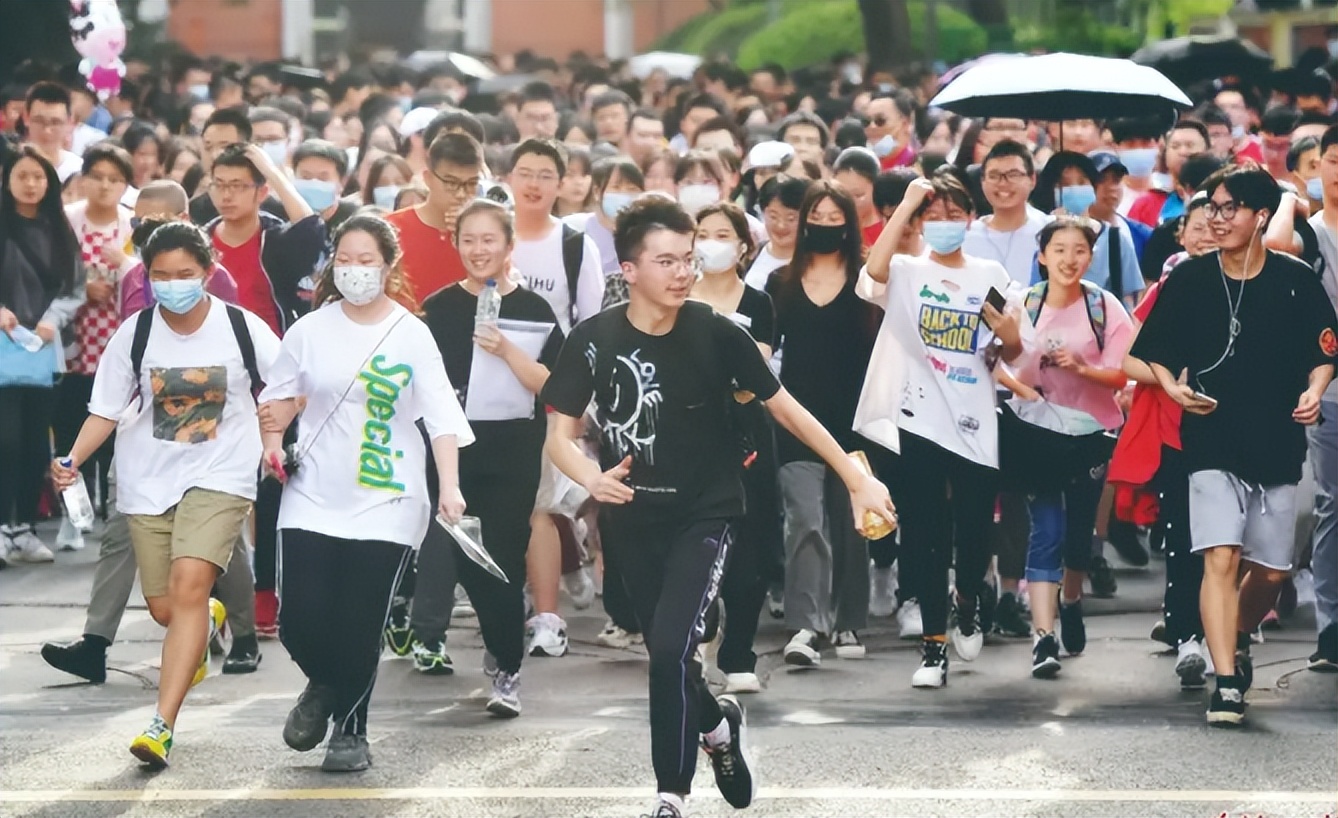 2022年高考报考人数公布，河南省一骑绝尘，没辜负高考大省称号？