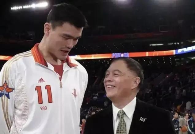 nba打球为什么裹脚(人见人爱张指导(张卫平)，你可以调侃他，但是绝不可以不尊重他)