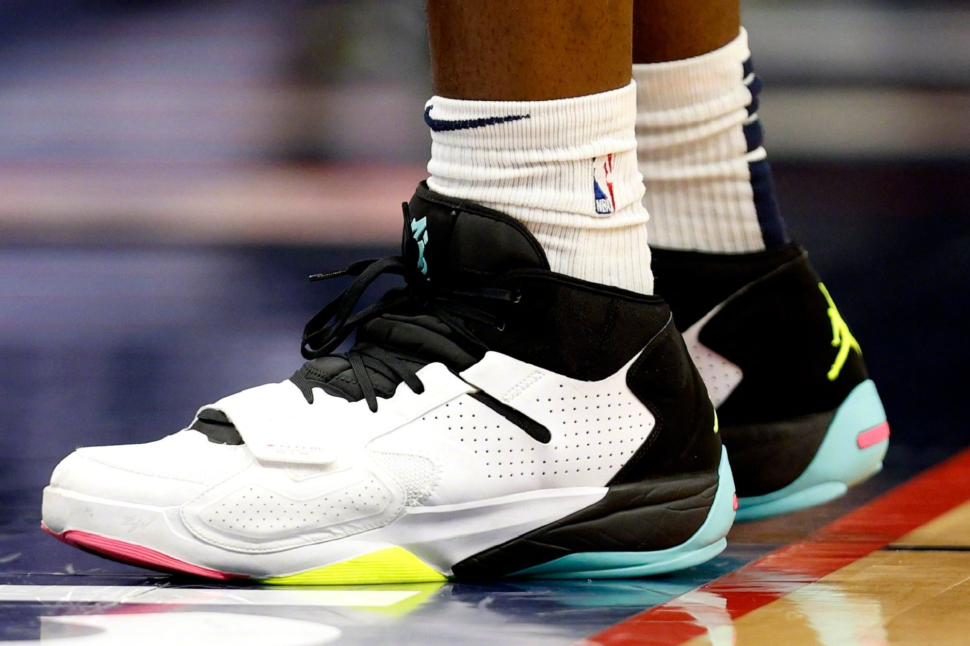 zion上脚2代签名鞋,乔治上脚pg6,耐克篮球鞋回暖了?