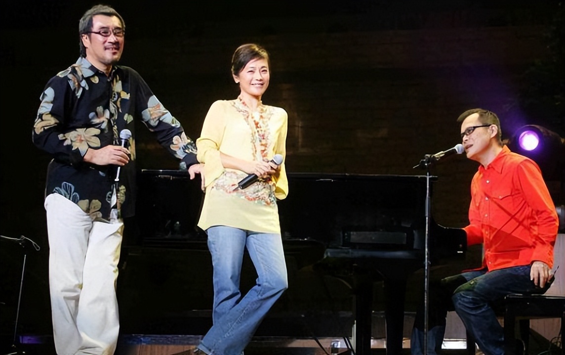 李宗盛叫他大哥，唱歌跑调公鸭嗓却被称为乐坛大佬，罗大佑凭什么