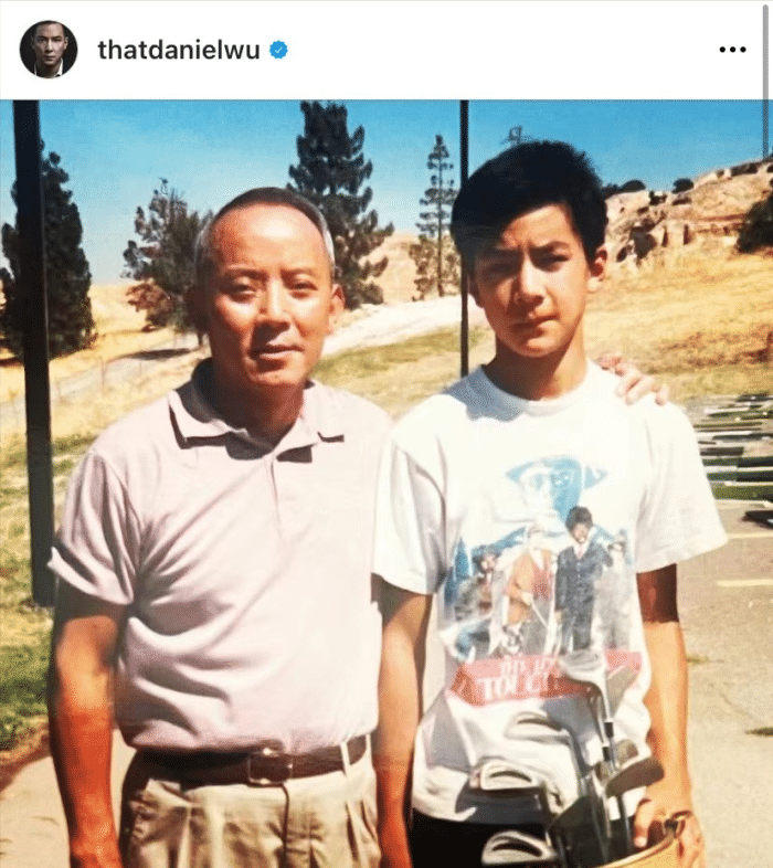 吴彦祖发文晒照悼念曾江，称其是第一个银幕父亲，曾多次扮演父子