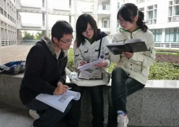 为抢人才这所大学拼了，录取就奖励15万奖学金，考研党却很犹豫