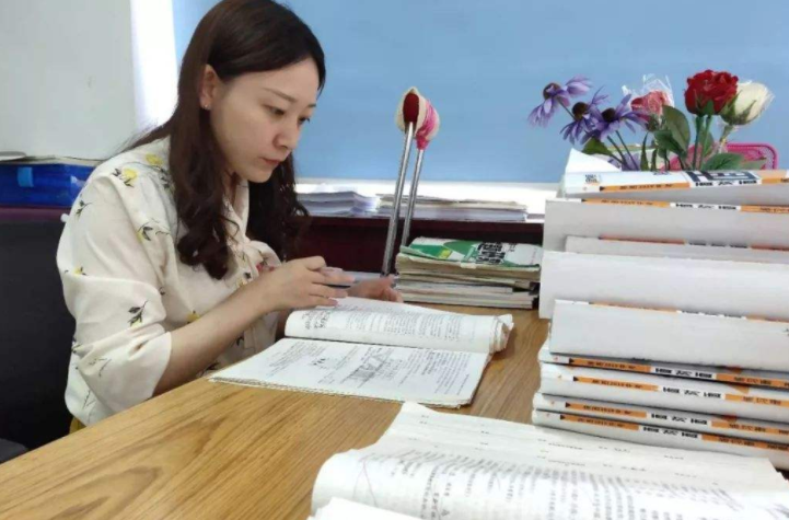 同是教師崗位，小學教師和高中教師差距有多大？工資只是其中之一
