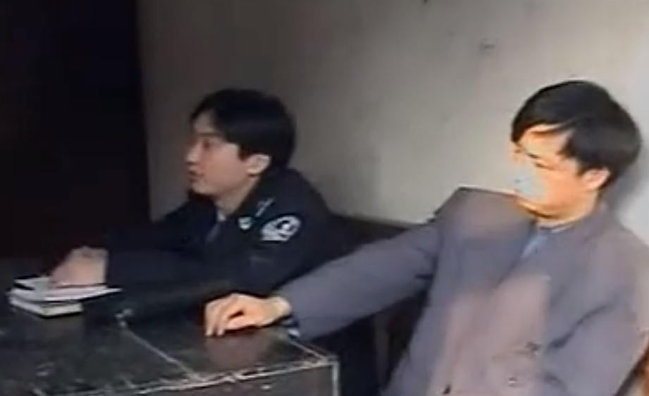 2001年四川5人成立新龙会，3个月发展近百成员，设神偷堂专偷农民