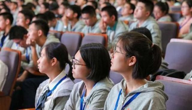 高考状元，无缘清北，惨遭985嫌弃，学好历史真的太重要了