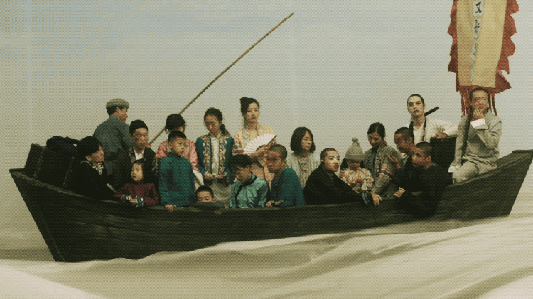 自称“野路子”出身，他却拍出口碑异常火爆的神片