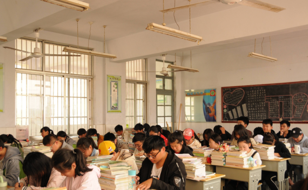 温州才女邵奕佳，高考719分，清华电邀却遭拒绝：我要上北大