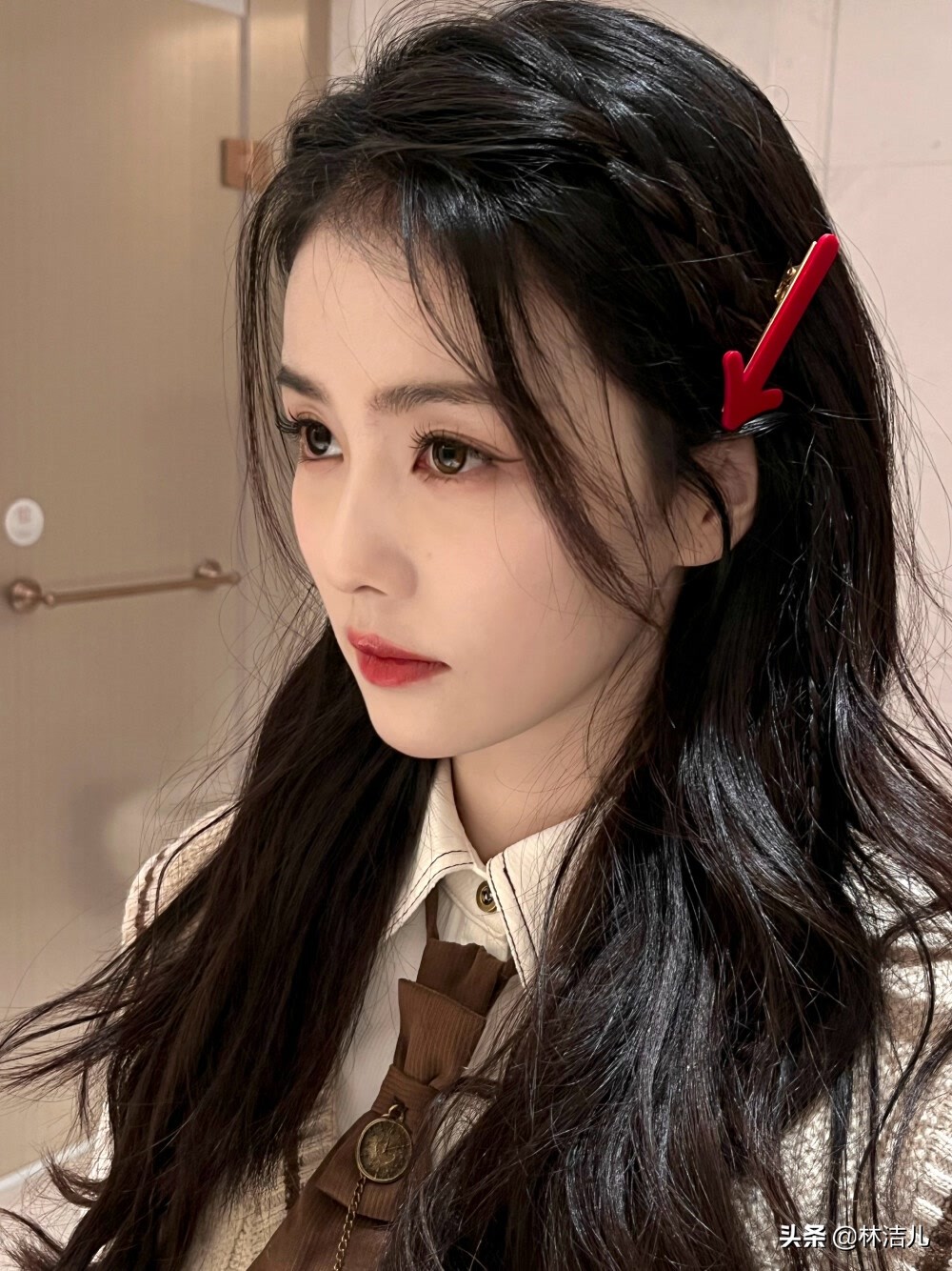 杨幂、白鹿的眼睛太美了，热巴却被眼下卡粉给坑惨，看起来老10岁