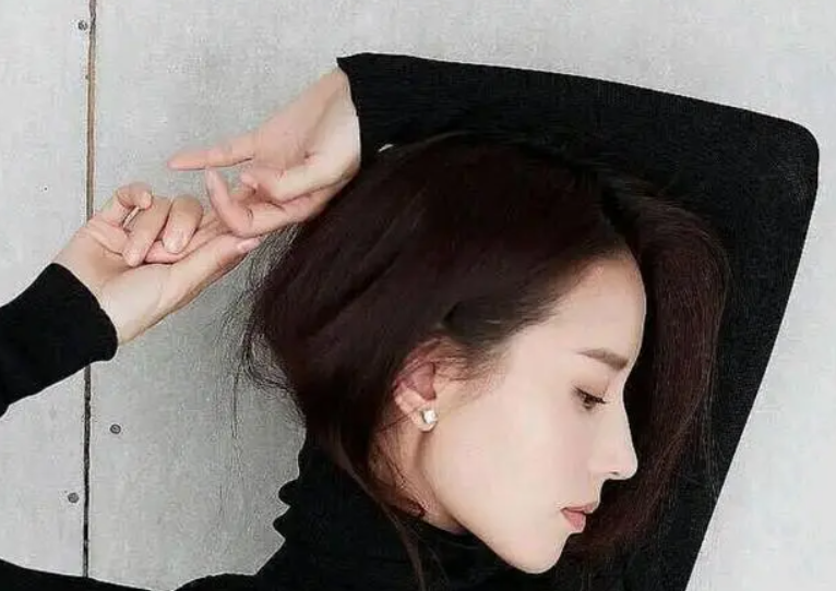 娱乐八卦：盘点多位女星争议事件引发热议