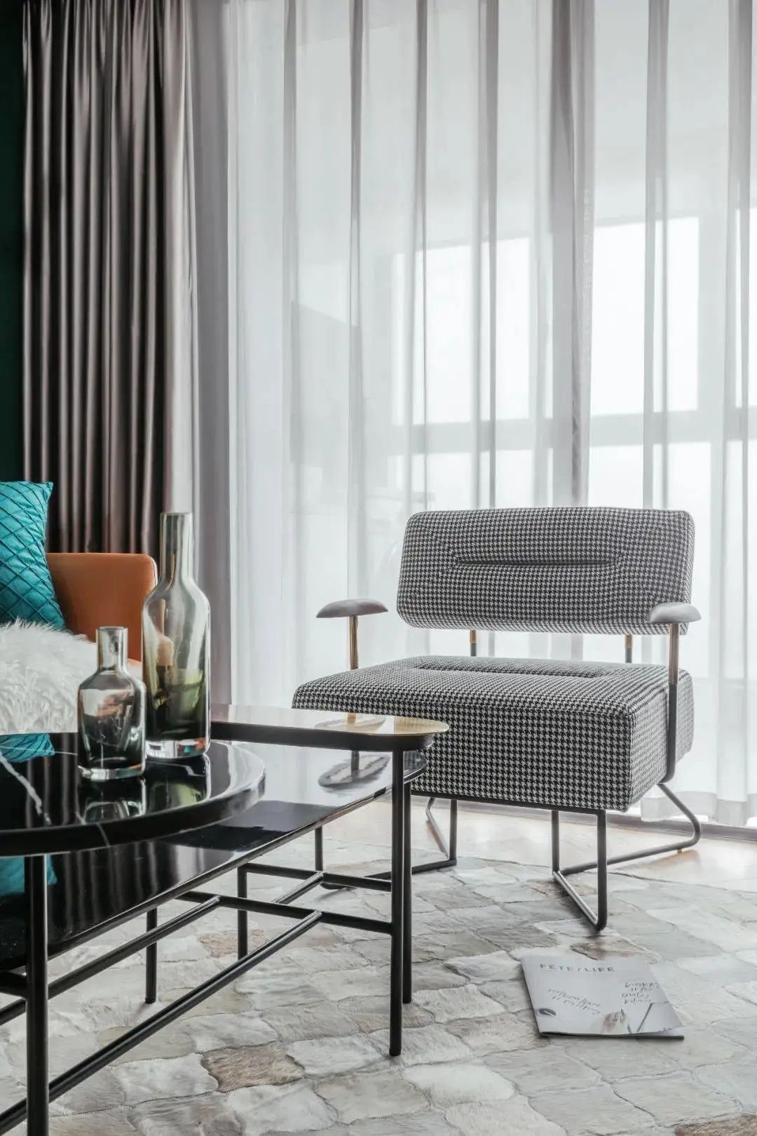 80㎡二房，花5W爆改成浪漫轻奢风的一居室，实用性更强，颜值更高