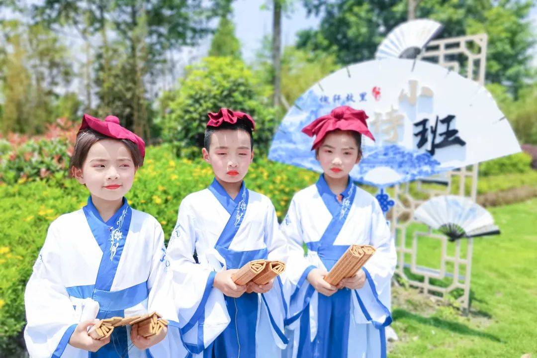 成都市双流区金桥小学师生代表参加槐轩故里文化苑揭牌仪式