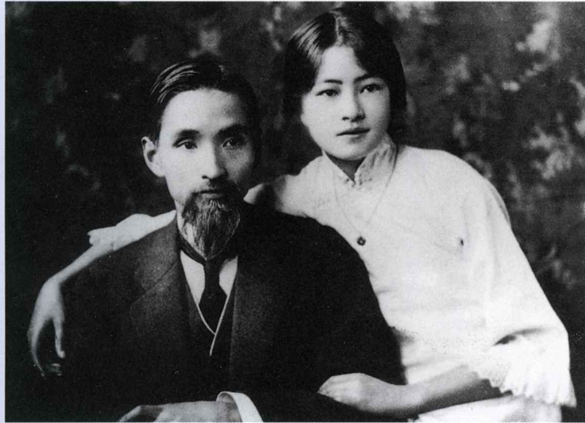 张爱玲:文学奇才的爱情观,一生钟情老男人,结果晚年孤苦无依