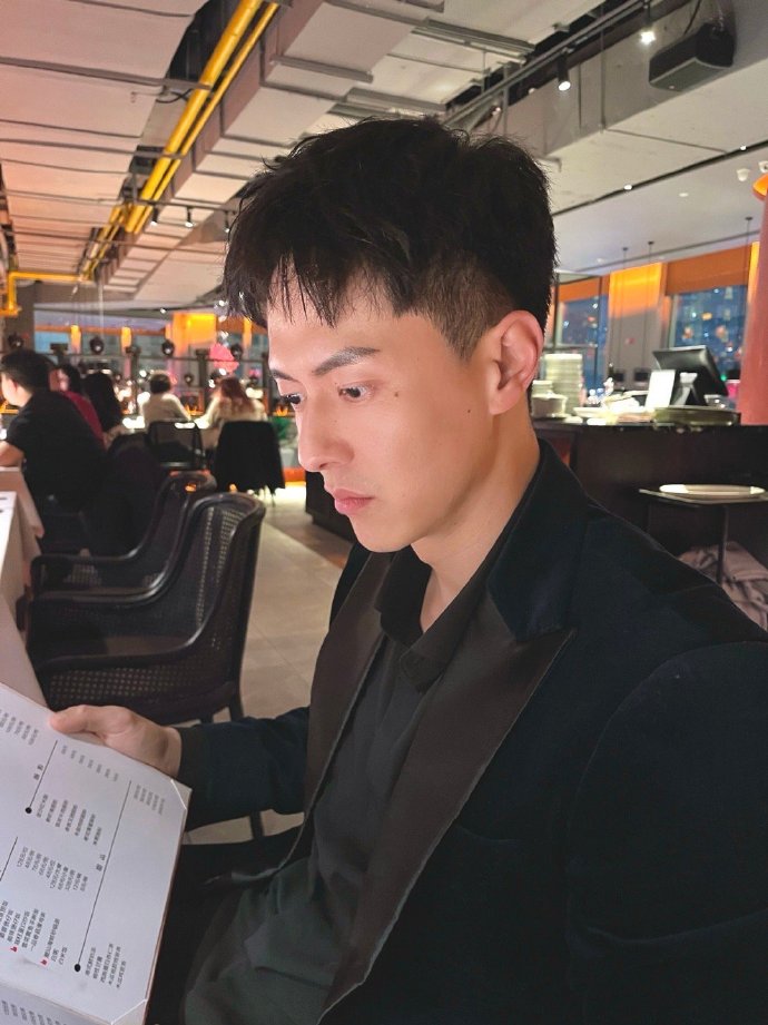 都在磕的巴拉拉能量？罗拉王能能连麦直播，自爆对结局很满意？