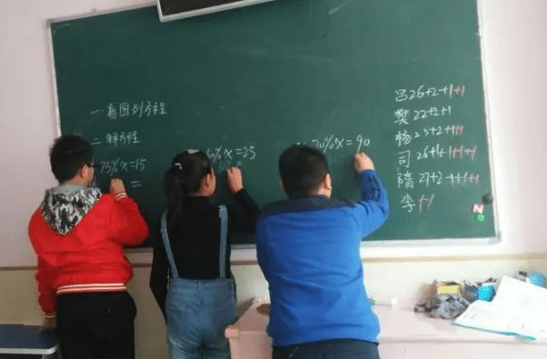 “凶猛的，老师”，小学生被叫上黑板做连线题，上演“社死现场”
