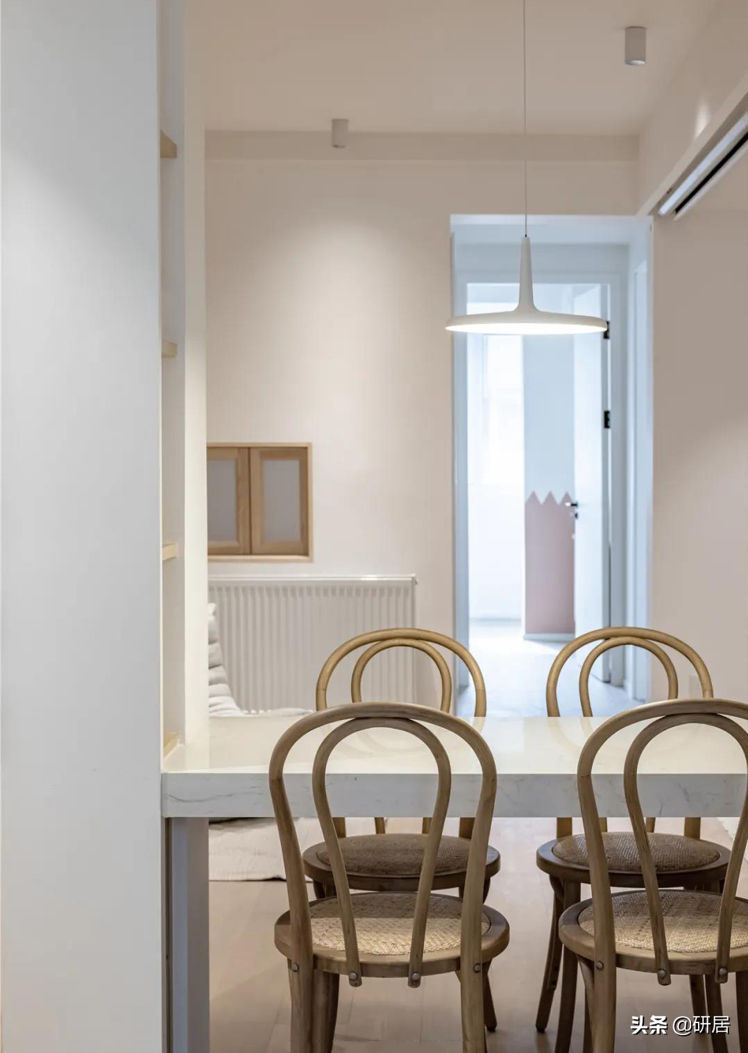 这对夫妻厉害了，50平的家装成了3室，室内温馨舒适，有大量收纳