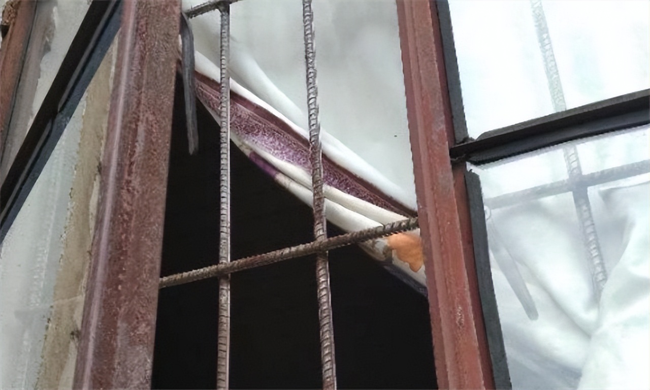 2003年，一少年偷走高考试卷，记熟答案去考试，改写一届考生命运