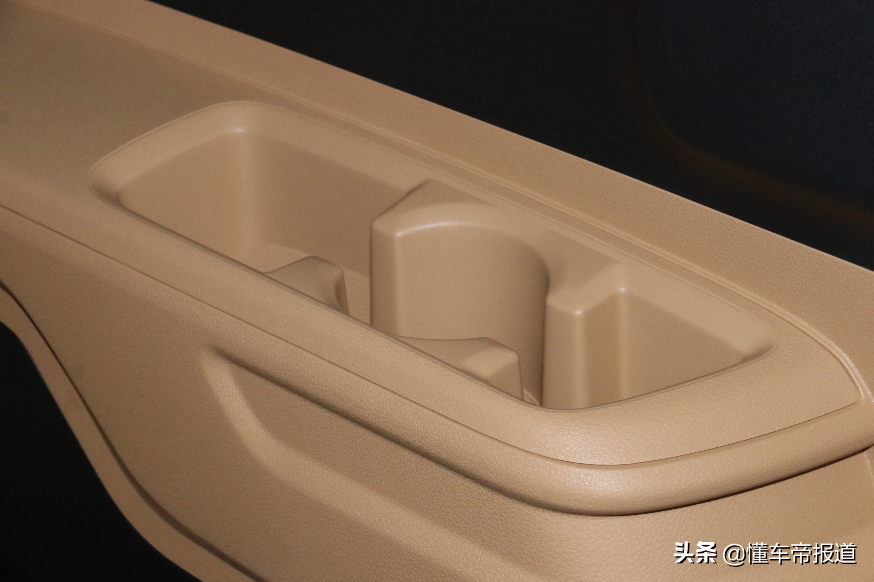 对比｜舒适家用选谁好？奶爸看过来！起亚嘉华VS广汽丰田塞纳