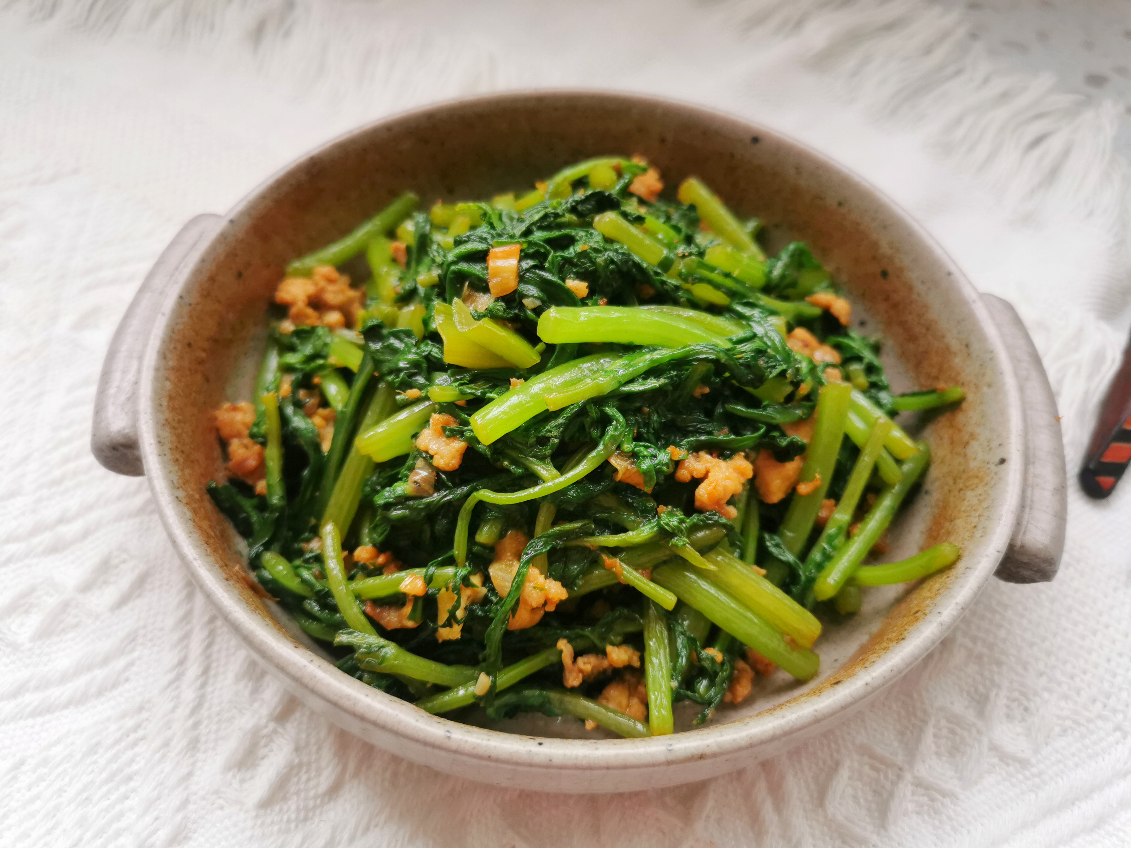 茼蒿被称为"皇帝菜",通肠润便健脾胃,春天失眠多梦要多吃