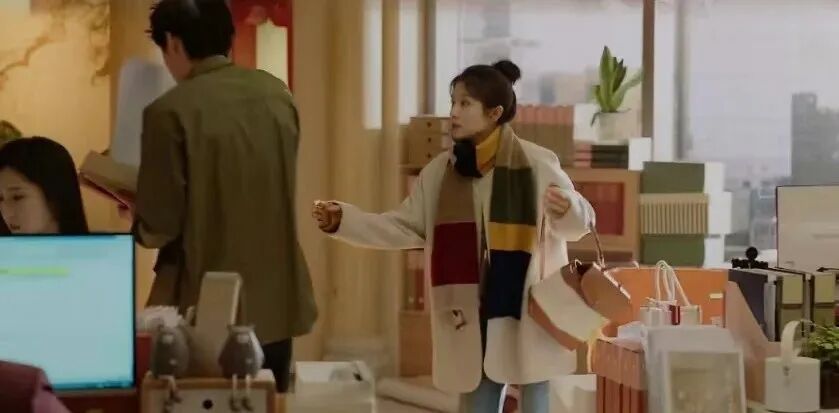 为啥越来越多的人，上班不爱背包了？