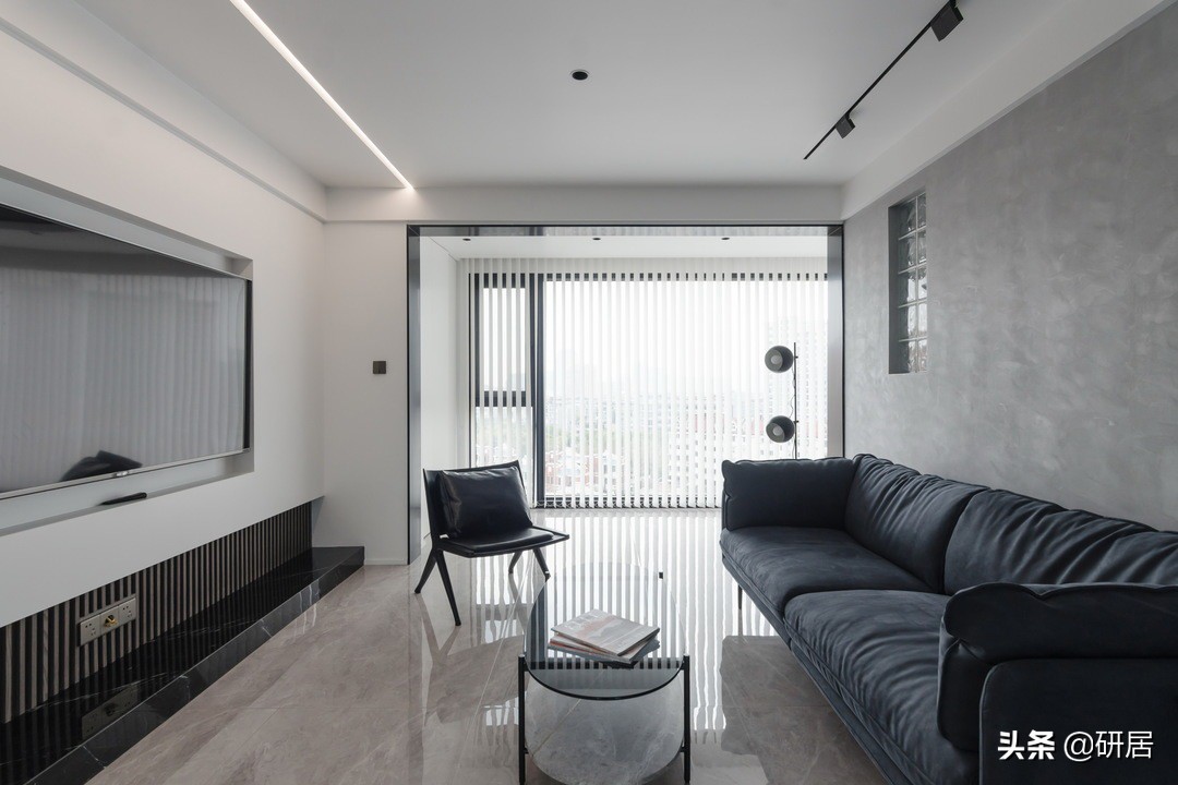这对夫妻很理性，把家装成了简约风，没想到越是简单的装修越舒服