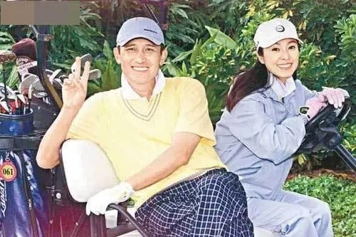 米雪：只恋爱不结婚，男友离世后带相片一起旅行，67岁单身也快乐