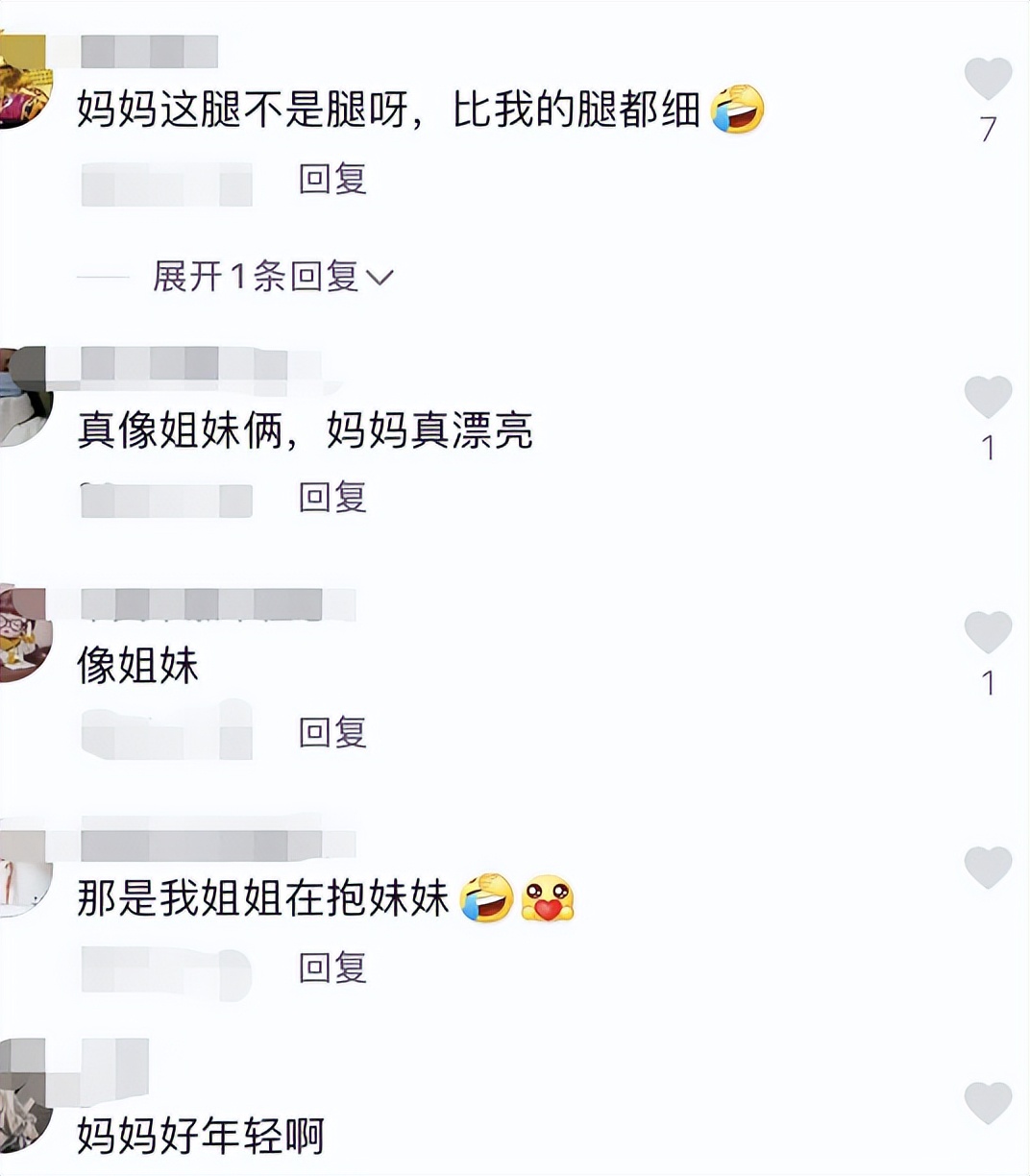 “岁月从不败美人”，母女学院风写真照走红，女大学生完败