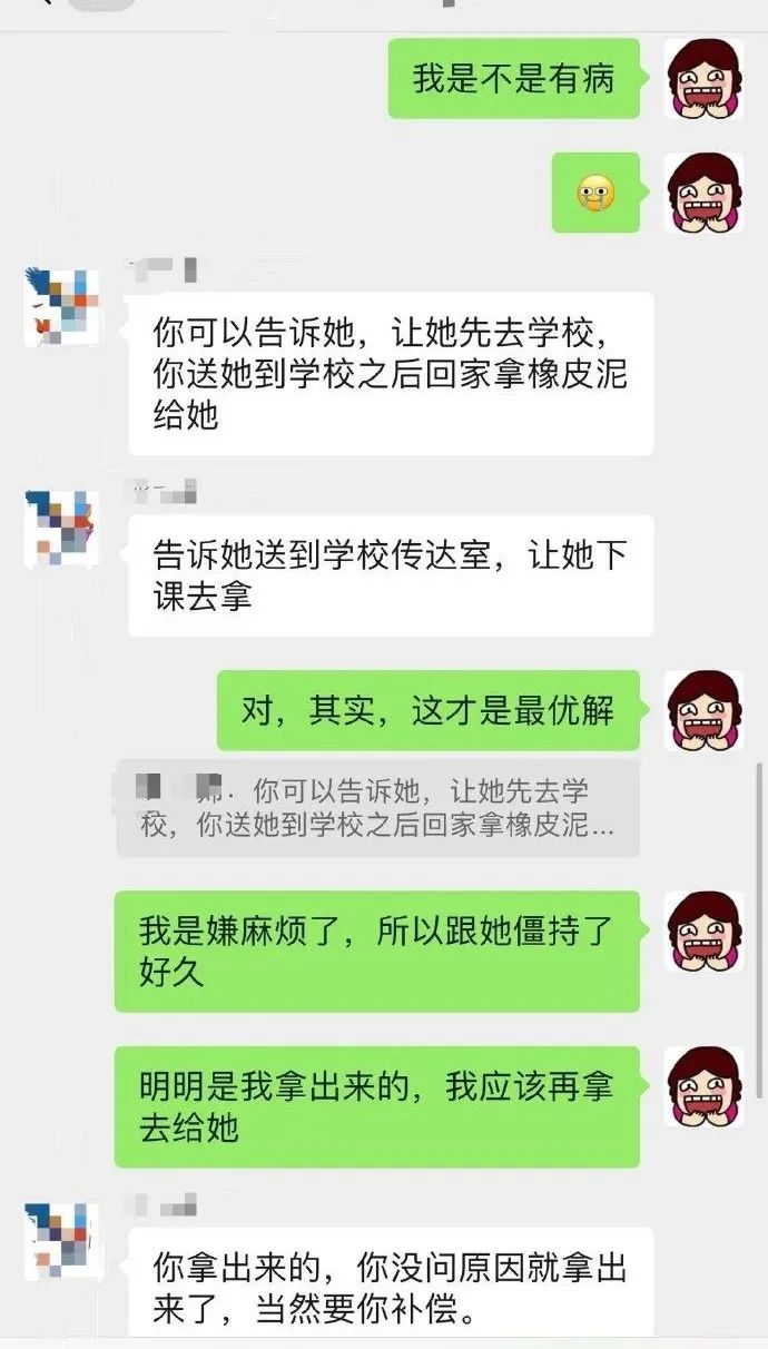 众目睽睽之下，母女路边互撕……