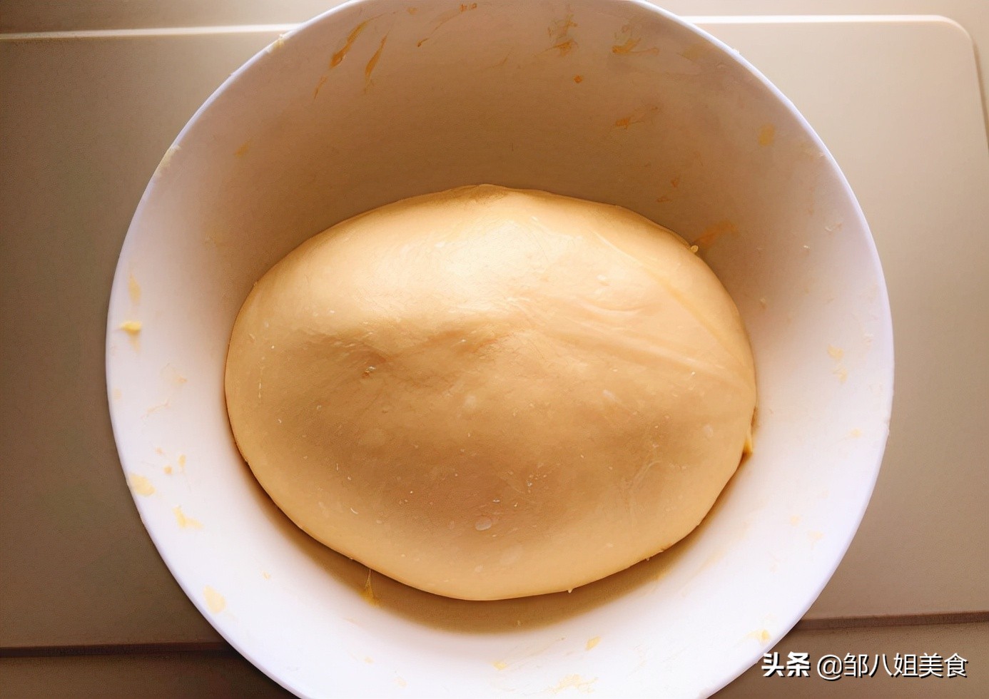 炸油条加酵母，难怪不好吃！教你正确做法，油条不僵硬，蓬松酥脆