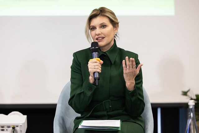 乌克兰第一夫人神似伊万卡,出访日本着装失误,出访德国穿衣被嘲