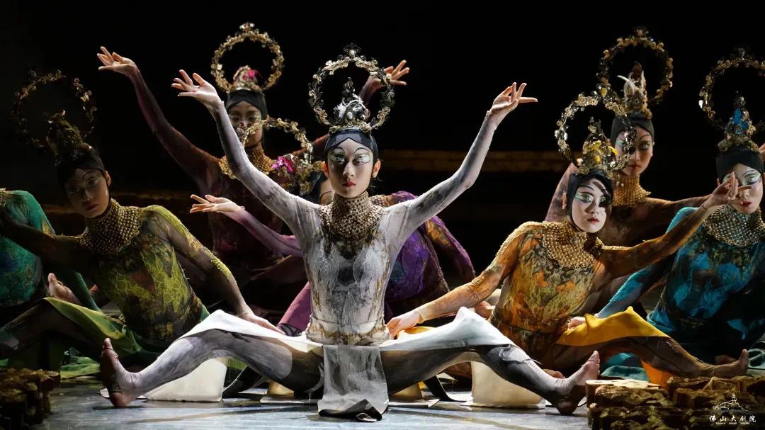 杨丽萍的现代舞《春之祭》在全球百年400个版本中可谓独树一帜