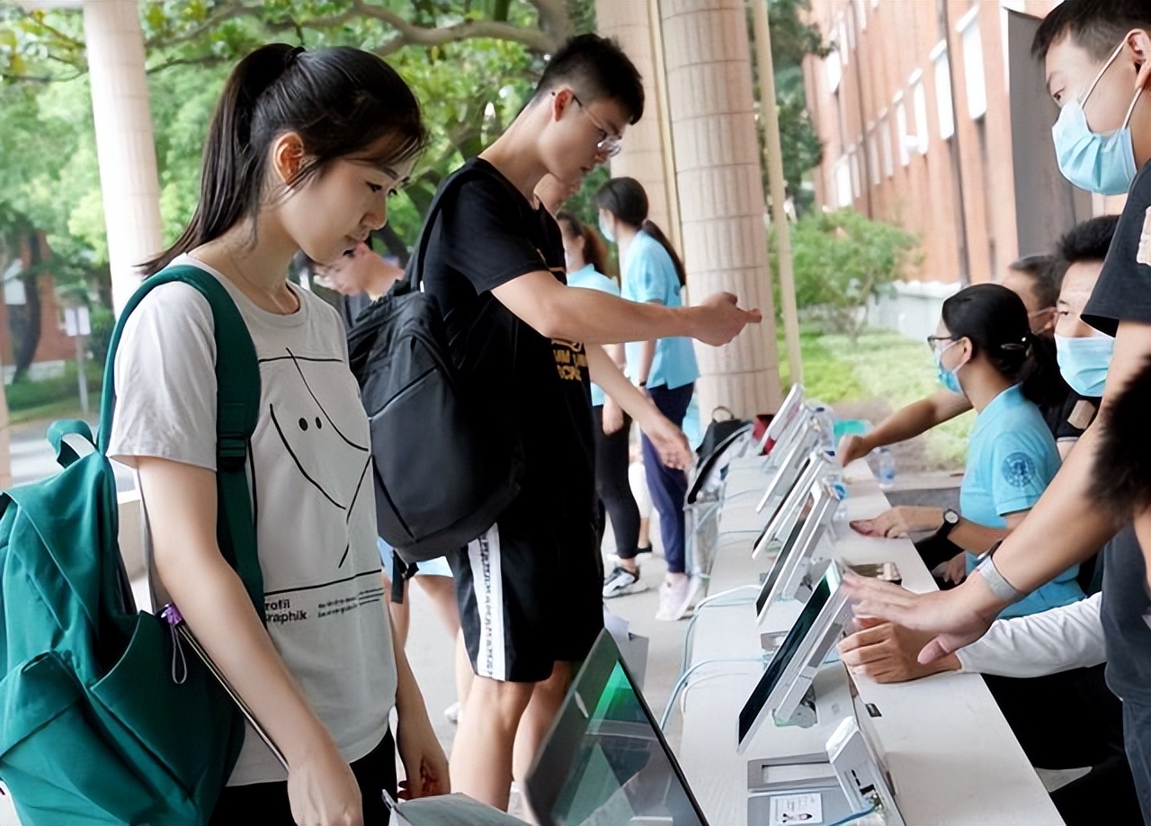 “学院”比“大学”实力差？大学与学院的差别，学生报考提前知道