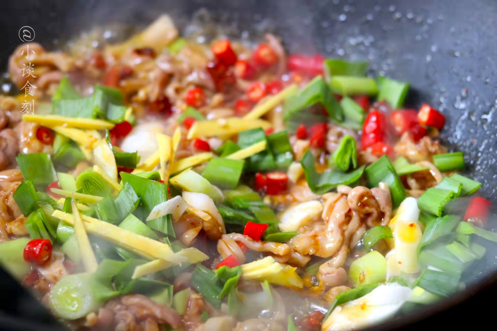 过年吃猪肚别卤了，牢记“1腌2炒3翻”，猪肚嫩滑爽脆，下饭香