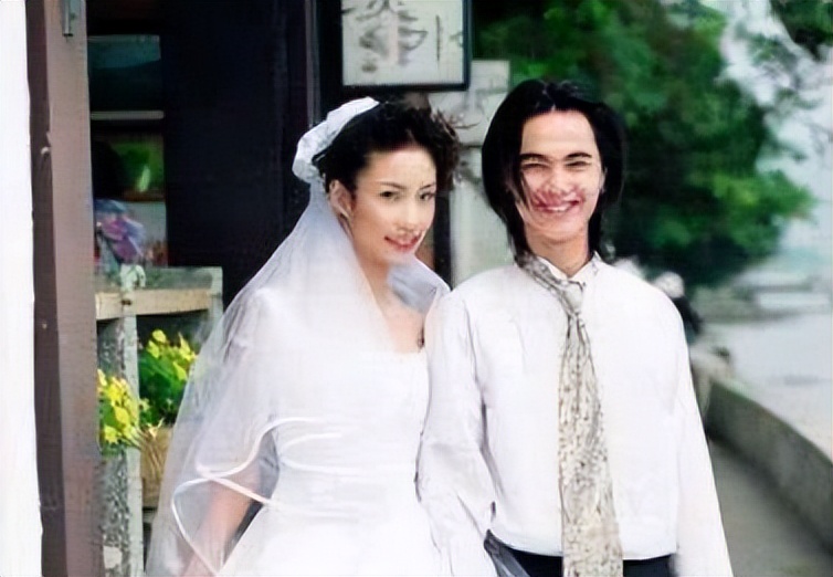 她是央视一级播音员，因一通电话走上不归路，生命定格在33岁