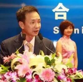 仁恒置地董事長鐘聲堅初中畢業(yè)，兩個女兒鐘思娜鐘思婉美貌不凡