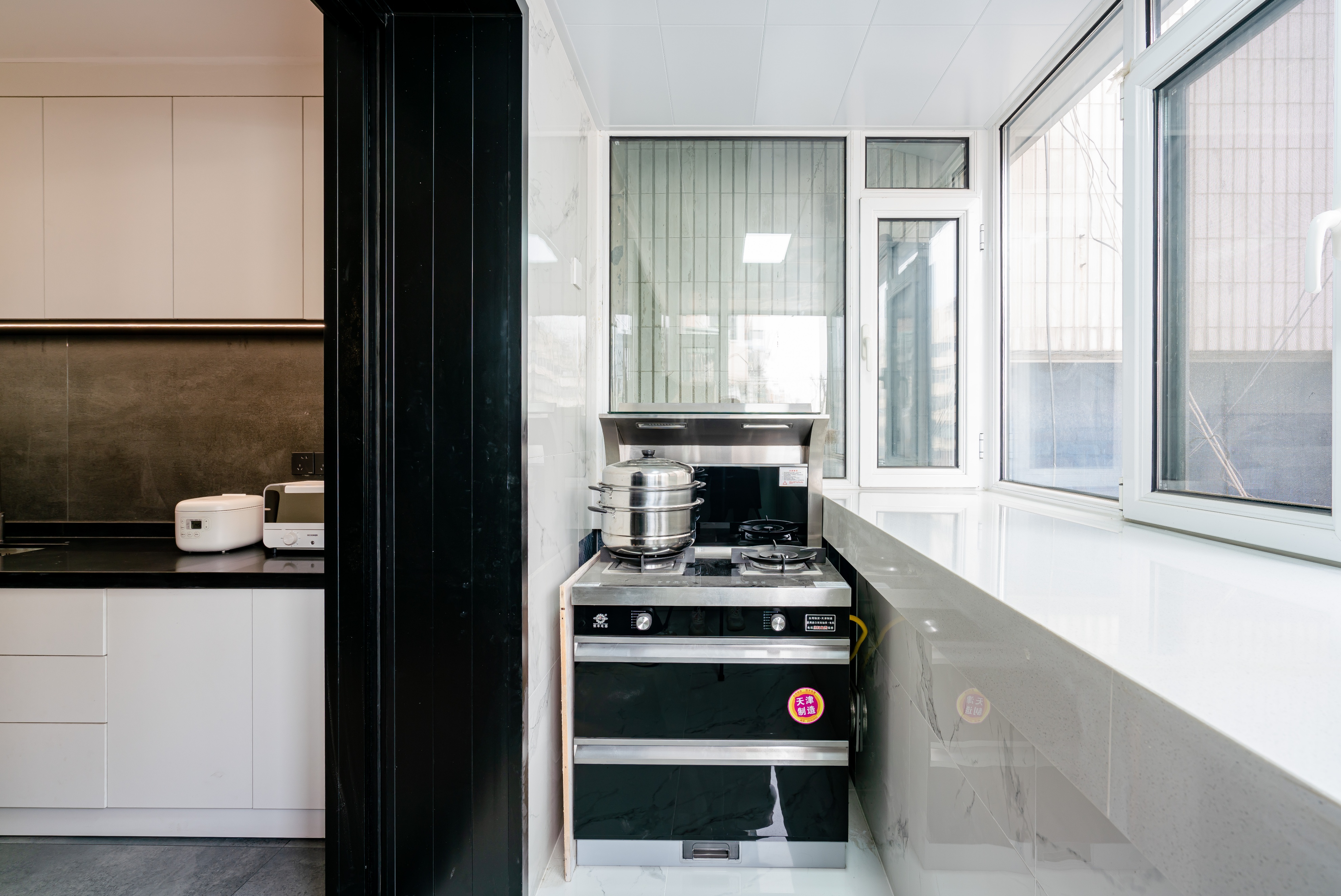 20年老房蜕变重生，为60+老夫妇打造黑白前卫家居