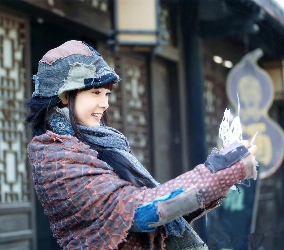 同样是“红衣造型”，杨幂娇俏像少女，赵丽颖霸气十足