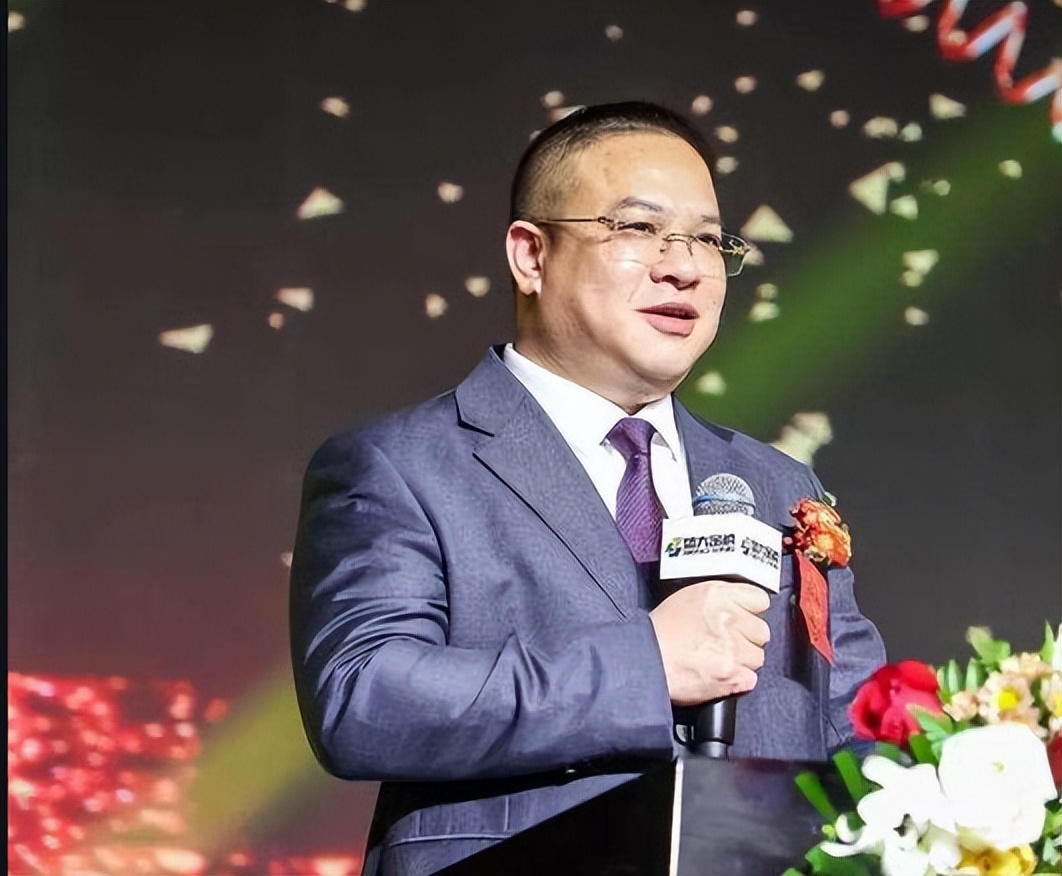 2022年，圈钱196亿！专坑中国人钱包的“亿万富翁”，连夜跑路了