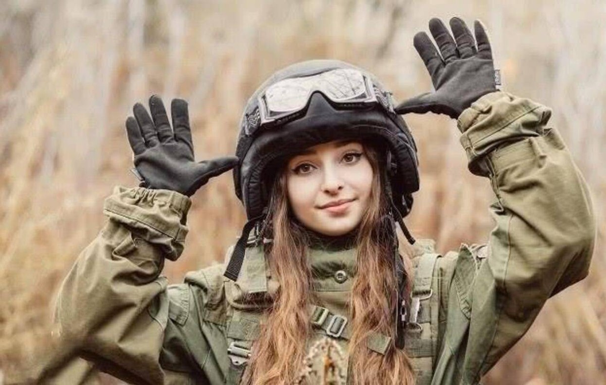 ھǰ߱һ˺ŮսڣŮզ