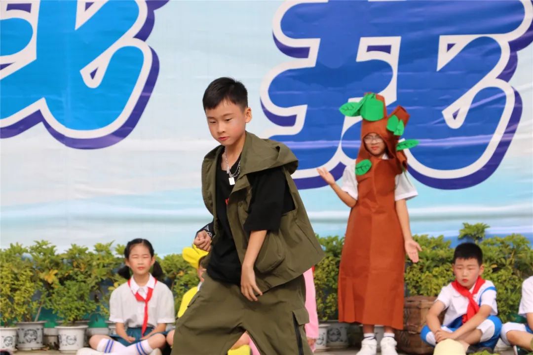 不负耕耘 拥抱收获｜记实小外国语学校满天星中队升旗仪式班级展示