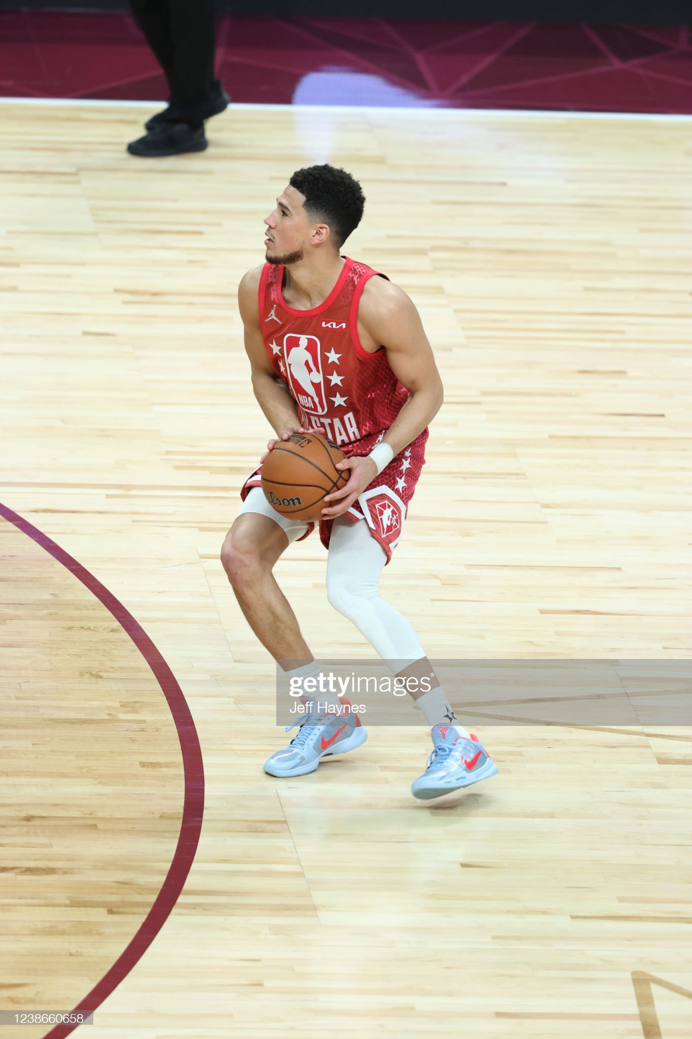 李宁和哪些明星合作的nba(东方力量闪耀全明星！老詹换了三双鞋，阿迪太惨，UA是最大赢家？)