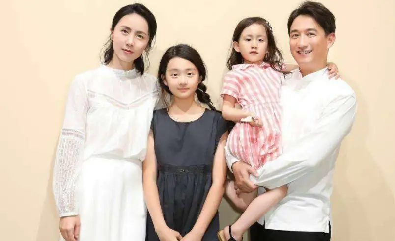 孙莉：18岁就跟了黄磊，三胎生了儿子后，她为何又选择复出？