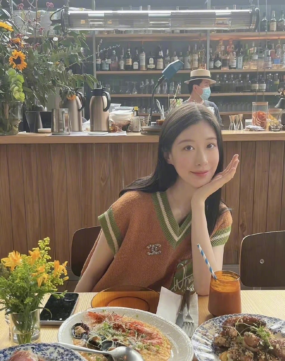许魏洲深夜回应结婚，向粉丝道歉，称赞妻子善解人意，评论却翻车
