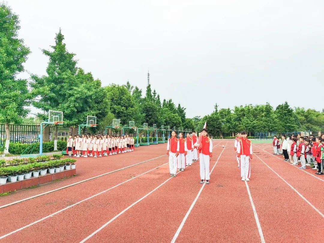 我劳动 我光荣｜成都市双流区彭镇小学举行爱劳动主题升旗仪式