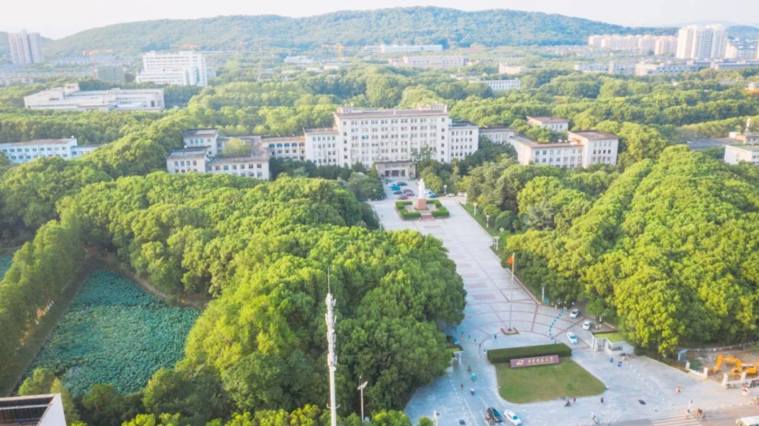 这所985大学太“豪横”，光地铁站就有5个，报考的学生有眼光