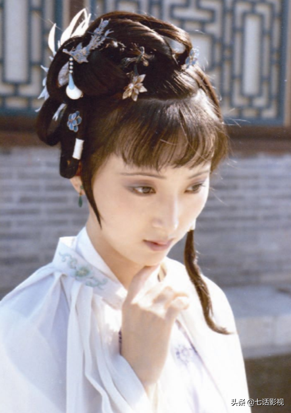 从《红楼梦》看古装剧妆发演变，这些年，哪些东西在慢慢消失？