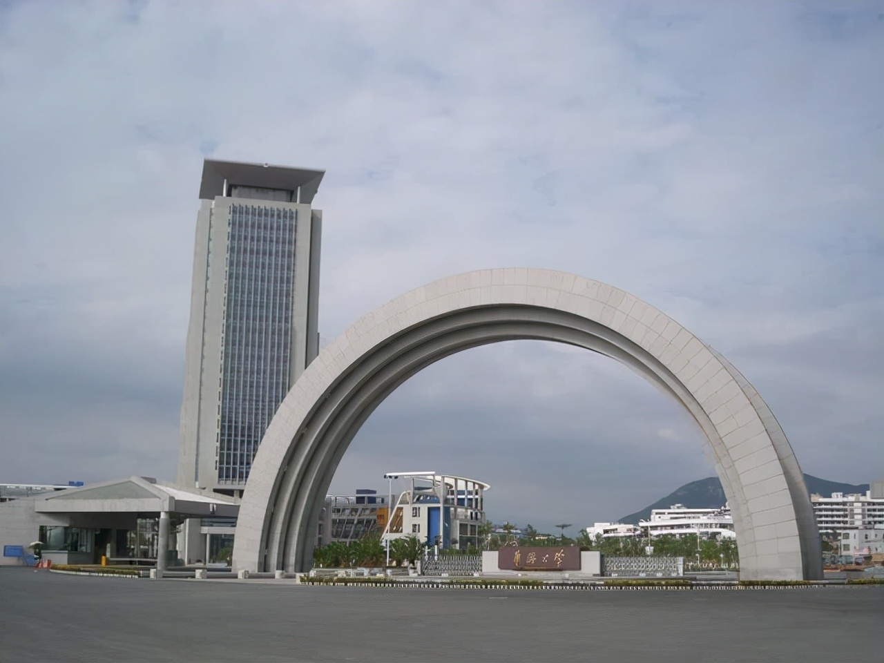 上海大學等,同樣也包括普通高校的廣西民族大學,山西大學,福建師範