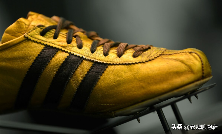 耐克也当“二道贩子”？细说耐克发家史，原来还给亚瑟士打过工