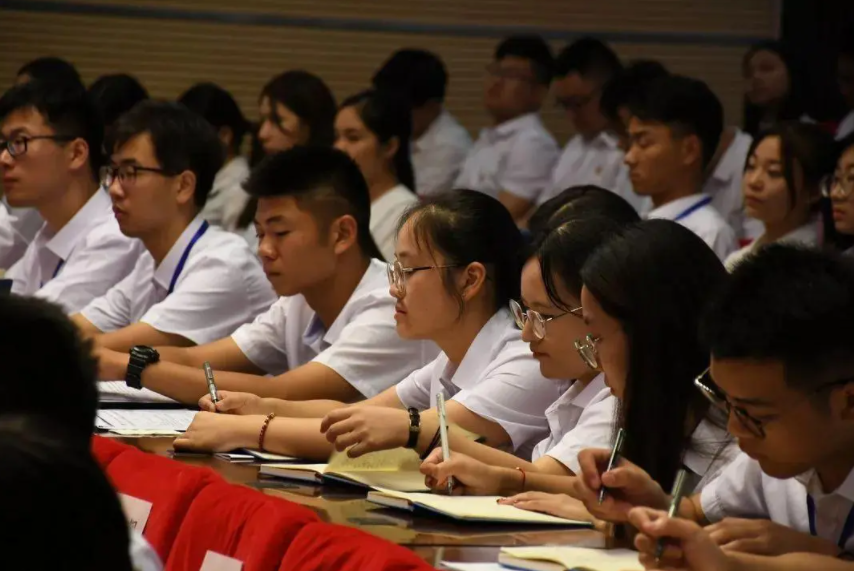 中国大学共分8个档次，能考上前5档的都算学霸，你的目标在哪档