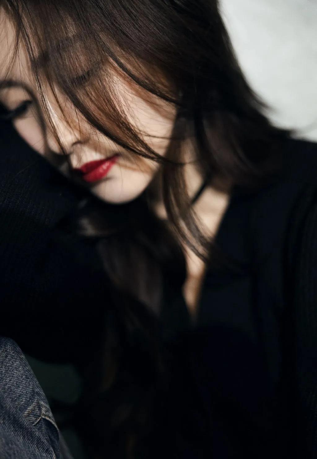 江疏影，成熟女性，知性优美