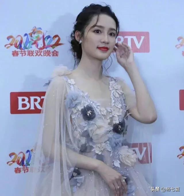 为什么说李沁“五官扁平”？看到她的无修生图，我明白了